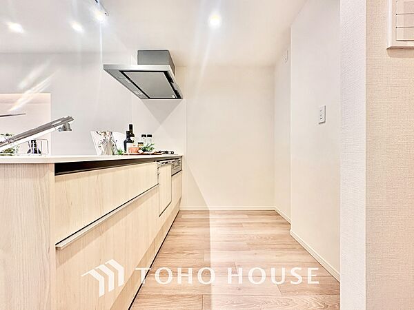 【KITCHEN】愛おしい家族との団欒の時間をより一層幸せなものに感じさせる煌びやかなLDK。輝かしい毎日が待っています。