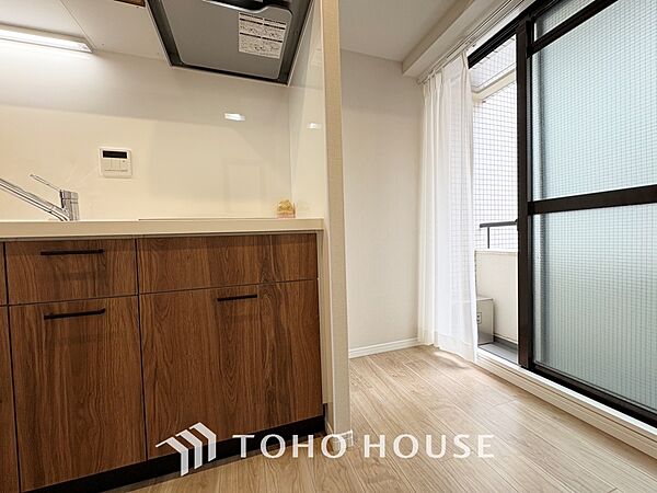 【Kitchen】光り眩い羨望のリビングへ。一歩一歩を踏みしめて家族の集う幸せの場所へ。すべてがクライマックスのマイベストホーム。