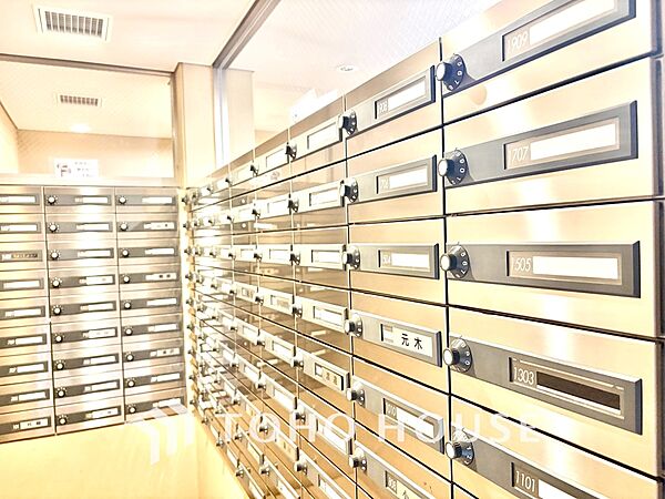 【郵便ポスト】共用部に設置された郵便ポストで、郵便物の受け取りもスムーズ。