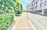 キッチン：プラチナ通りから一歩入った落ち着いた環境にあり、都心の利便性と静寂を同時に享受できます。