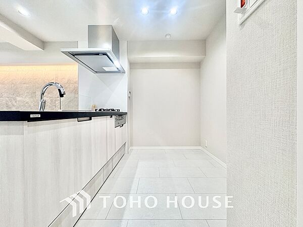 【KITCHEN】愛おしい家族との団欒の時間をより一層幸せなものに感じさせる煌びやかなLDK。輝かしい毎日が待っています。
