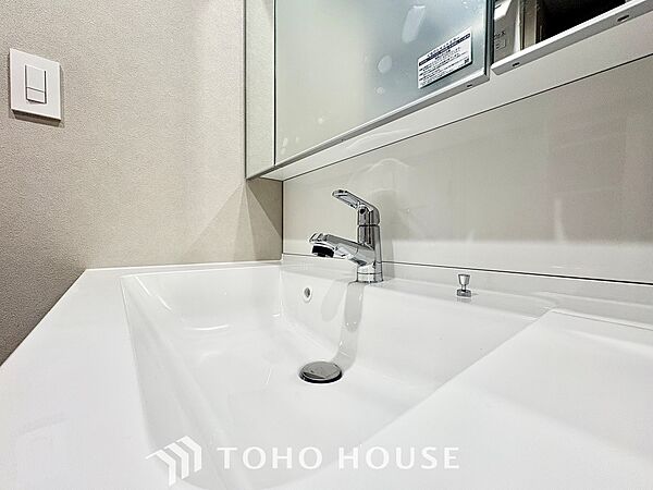 【WASHROOM】◆快適◆煌びやかな暮らしの中にも忘れたくない快適さ。大きな収納が助けてくれます。