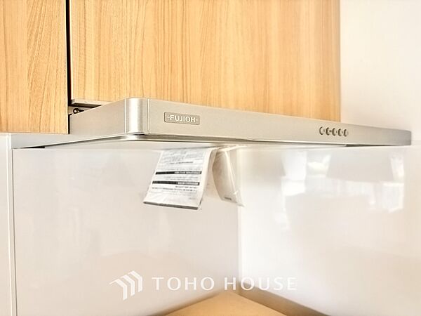 キッチンは家族の絆を育む大切な空間。シンプルで使い易いシステムキッチンで愉しく作る料理は愛情のある美味しいご馳走に。家族で使えるダイニングキッチンです。
