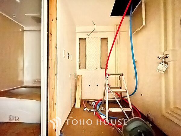 気持ちの良い朝をつくりだし、夕方には笑顔を取り戻させてくれるミラー。パウダールームはいつでも本来の自分を取り戻せる空間。明るく仕上げてあります。