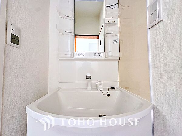 【WASHROOM】◆快適◆煌びやかな暮らしの中にも忘れたくない快適さ。大きな収納が助けてくれます。