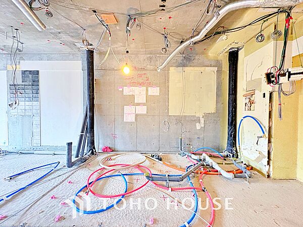 【改装中】上質な素材に囲まれたキッチンは、穏やかな時間が流れる特別な空間。洗練された料理が生まれる場所です。