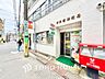 周辺：マンションの目の前にある郵便局です。大きな郵便局のような大混雑が少なく、アットホームで手続きがスムーズなのが魅力です。