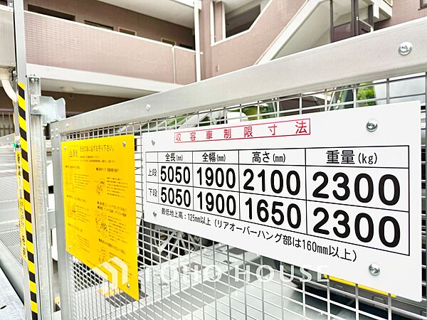 ◆リビング◆そこには目を輝かせ笑顔で見つめてくれる君がいて、「おかえり」の言葉がこだまする。何気ない日々の挨拶は僕にとっては幸せで、同時に君の瞳にも恋している。
