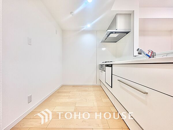 【KITCHEN】愛おしい家族との団欒の時間をより一層幸せなものに感じさせる煌びやかなLDK。輝かしい毎日が待っています。