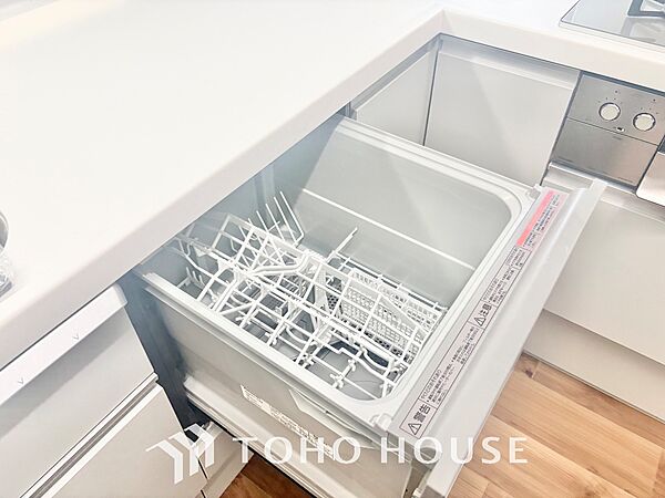 広々としたキッチンのシンクは、料理の準備と片付けを楽にし、使いやすさを最大限に引き立てます。