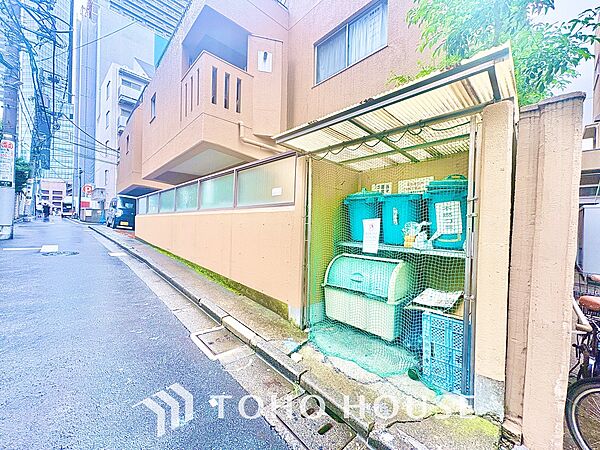 ◆愛育◆キッチンは家族の絆を育む大切な空間。シンプルで使い易いSystemKitchenで愉しく作る料理は愛情のある美味しいご馳走に。家族で使える広々としたダイニングキッチンです。