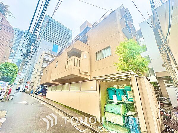 忙しい朝でも、しっかり家族が揃って食事をして頂けるゆとりある大きさのダイニングスペース。リビングと和室の続き間は急な来客時になど使い勝手が良いです。実際の空間を体感してみて下さい！