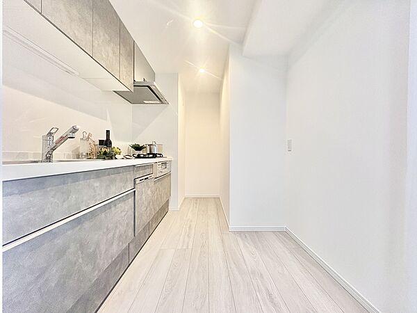 【KITCHEN】愛おしい家族との団欒の時間をより一層幸せなものに感じさせる煌びやかなLDK。輝かしい毎日が待っています。