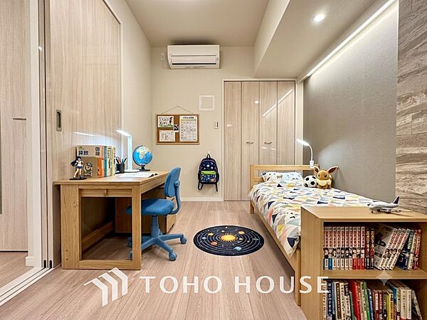 ※生成AIによるイメージです。家具・小物は販売価格に含まれません。【PRIVATE ROOM】◆属毛離裏◆子は父を手本とし、母に愛育されて成長する。家族の深い繋がり。いつまでも大切にしたい。
