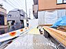 周辺：ふと視点を変えてみると、広がる光景。時間を忘れ大空を見上げるなんて、いつぶりだろうか。こんなにも広く美しい情景があったなんて。時間を忘れ、時を知る。