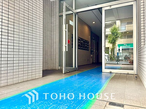 【ENTRANCE】◆家族◆家で家族と過ごす時間は限られている。帰りを待つ家族の元へと急ぐときの弾む思い。そんな思いを引き立てる邸宅。