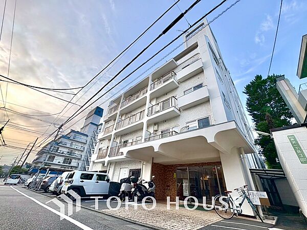 【LIVING】◆眩い◆光が燦々と入り、家族の笑顔を照らす。「いつまでも続いて」と願う夢のような毎日がここにある。