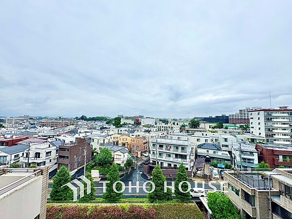 ここからは空が遠くまで見える。紺碧、曇天、茜色。心もともに映り変わる。東京にもあったんだ。こんな景色が・・・。