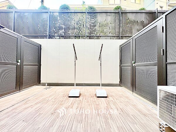 ◆窓を開けると◆冷涼な風、そよぐリビング。だんらんの場所はここから始まり、ここで終わる。家族の笑顔が集う素敵な場所だから、こだわり抜いた思いが詰まっているのだと思う。