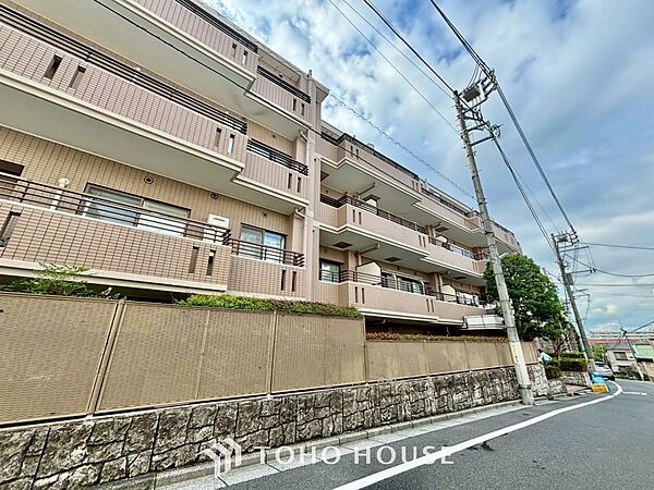 ◆共有空間◆些細な事でほっぺを膨らまして怒る君。それでも僕達はこれからも一緒だよ。喧嘩をしても離れたくないから一つはさんだ同じ場所にいる。分かるよ。そこに君が