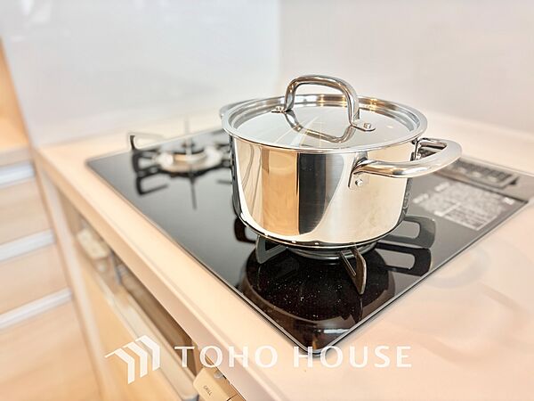 時をえて愛されるデザインが、日常を特別なひとときへと昇華させます。この場所から、心満たされる豊かな食卓が始まります。