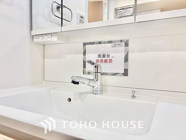 【WASHROOM】◆快適◆煌びやかな暮らしの中にも忘れたくない快適さ。大きな収納が助けてくれます。