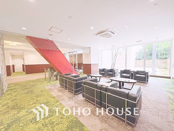 【ENTRANCE】◆家族◆家で家族と過ごす時間は限られている。帰りを待つ家族の元へと急ぐときの弾む思い。そんな思いを引き立てる邸宅。