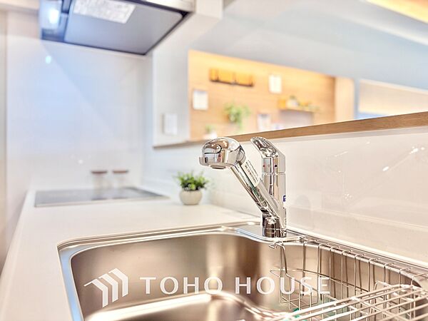 【KITCHEN】◆開放的◆後片付けが楽なシステムキッチン。収納スペースの充実！