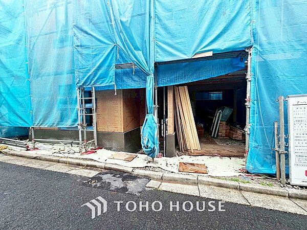 【APPEARANCE】◆家族◆家で家族と過ごす時間は限られている。帰りを待つ家族の元へと急ぐときの弾む思い。そんな思いを引き立てる邸宅。