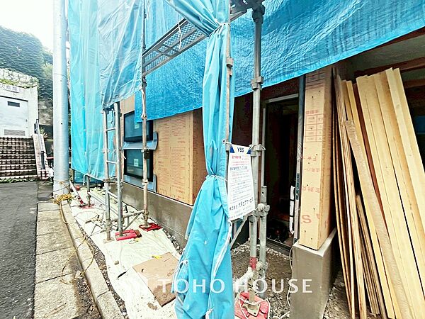 【APPEARANCE】◆眩い◆光が燦々と入り、家族の笑顔を照らす。「いつまでも続いて」と願う夢のような毎日がここにある。