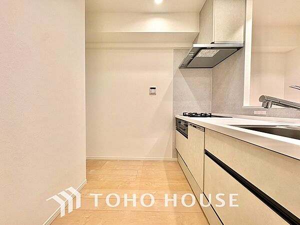 【KITCHEN】◆ワクワク◆開放的で機能性も高いシステムキッチン。お子様は毎日のご飯にワクワク！