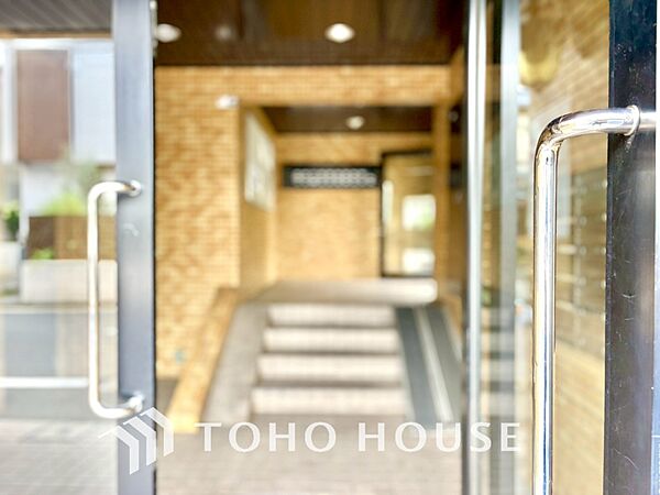 【ENTRANCE】◆家族◆家で家族と過ごす時間は限られている。帰りを待つ家族の元へと急ぐときの弾む思い。そんな思いを引き立てる邸宅。