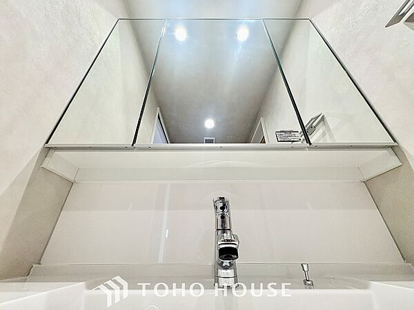 【WASHROOM】◆快適◆煌びやかな暮らしの中にも忘れたくない快適さ。大きな収納が助けてくれます。