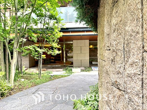 ほんの少しのこだわり。ちょっとした色使いがその家がもつ雰囲気、趣（おもむき）を携え、暮らす家族や訪ねてくる友人・知人に新鮮な香りを運んできます。