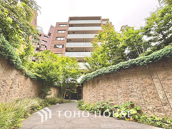 ほんの少しのこだわり。ちょっとした色使いがその家がもつ雰囲気、趣（おもむき）を携え、暮らす家族や訪ねてくる友人・知人に新鮮な香りを運んできます。