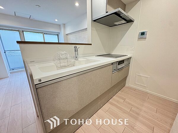 ◆愛育◆キッチンは家族の絆を育む大切な空間。シンプルで使い易いSystemKitchenで愉しく作る料理は愛情のある美味しいご馳走に。家族で使える広々としたダイニングキッチンです。