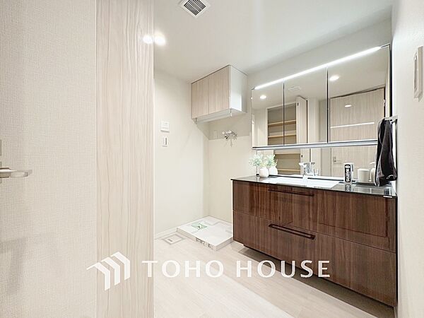 【WASHROOM】◆快適◆煌びやかな暮らしの中にも忘れたくない快適さ。大きな収納が助けてくれます。