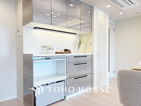 【KITCHEN】◆開放的◆後片付けが楽なシステムキッチン。収納スペースの充実！