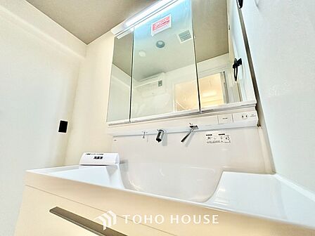 ◆洗面◆清潔感のある水回り。白で統一されたスタイリッシュな空間。毎日使う場所だから究にシンプルにこだわりました。