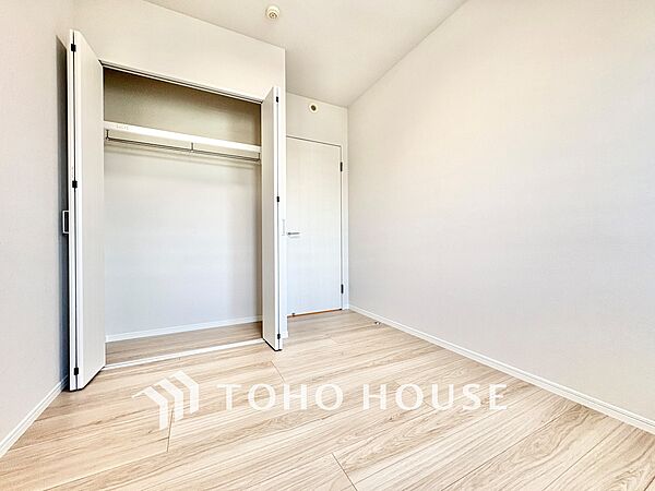 ◆間接照明◆オレンジ色の光が僕達を大人な気分にさせる。静かで優しく語りかけるその光は、今日の終わりを告げてくれ、でも明日にはいい事が必ず来るよ。そんな囁きが聞こえてくる