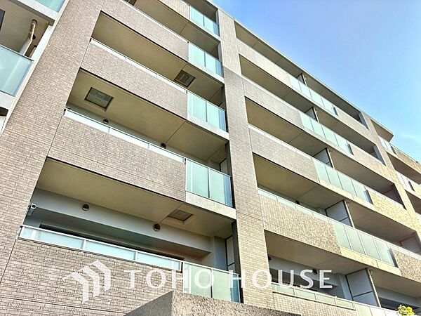 【APPEARANCE】◆眩い◆光が燦々と入り、家族の笑顔を照らす。「いつまでも続いて」と願う夢のような毎日がここにある。
