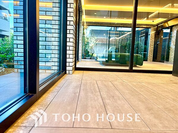 【ENTRANCE】◆そびえ立つ◆我が家のシンボル。遠くの空が赤く染まる夕べが待ち遠しい。