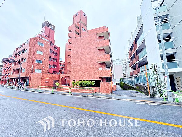 ほんの少しのこだわり。ちょっとした色使いがその家がもつ雰囲気、趣（おもむき）を携え、暮らす家族や訪ねてくる友人・知人に新鮮な香りを運んできます。