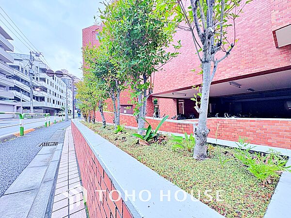 ほんの少しのこだわり。ちょっとした色使いがその家がもつ雰囲気、趣（おもむき）を携え、暮らす家族や訪ねてくる友人・知人に新鮮な香りを運んできます。