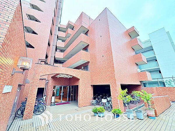 ほんの少しのこだわり。ちょっとした色使いがその家がもつ雰囲気、趣（おもむき）を携え、暮らす家族や訪ねてくる友人・知人に新鮮な香りを運んできます。