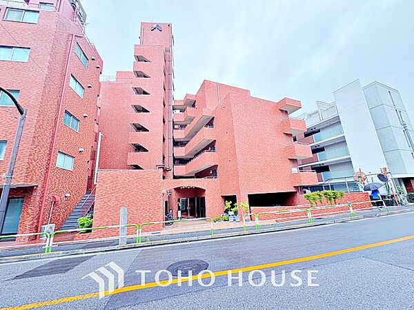 ほんの少しのこだわり。ちょっとした色使いがその家がもつ雰囲気、趣（おもむき）を携え、暮らす家族や訪ねてくる友人・知人に新鮮な香りを運んできます。