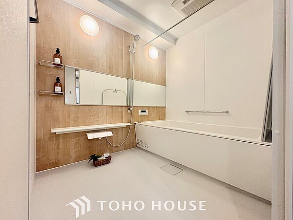 舞い込んでくる風が優しく躍り、室内に爽やかな空気を運んでくる。