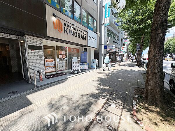 ◆木漏れ日◆の様な採光が優しく足元を照らし、心地いい暮らしの道しるべを写し出す。この空間で過ごす家族との語らいの時間がとても素敵で幸せを感じるかもしれない。【Holiday of a home】