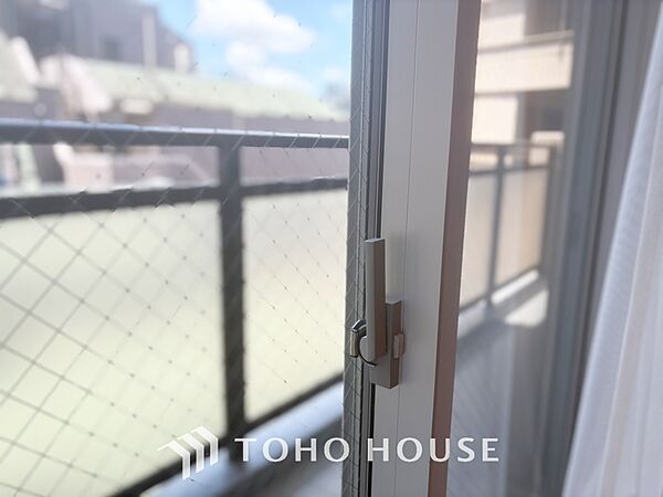 【Ease】家族個々の安らぎの空間。プライベートなBedRoomは暮らす方の感性で造り上げたいもの。誰もが好みで飾れるシンプルな室内に仕上げてあります。