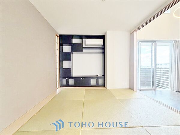 ◆色彩◆この空間に放たれた光は華美なまでに演出されたデザイン。流れる時をより芳醇なコーヒーの様な色彩奏でるアダージョ。そして情景豊かな作品のような暮らしがイメージできる。
